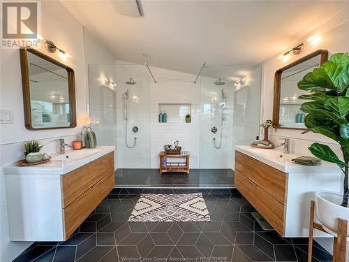 8235 Riverside Drive East, Windsor, ON - Indoor Photo Showing Bathroom