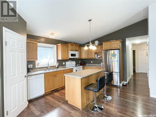 216 Centre Avenue, Meadow Lake, SK - Indoor Photo Showing Kitchen