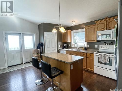 216 Centre Avenue, Meadow Lake, SK - Indoor Photo Showing Kitchen