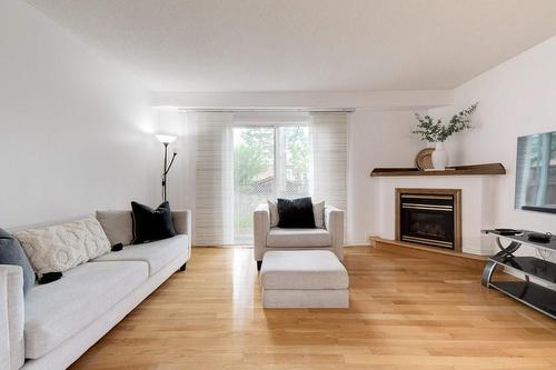 2025 Cleaver Avenue|Unit #25, Burlington, ON - Indoor Photo Showing Living Room With Fireplace