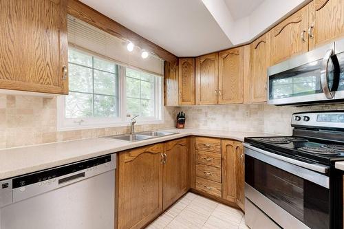 2025 Cleaver Avenue|Unit #25, Burlington, ON - Indoor Photo Showing Kitchen With Double Sink