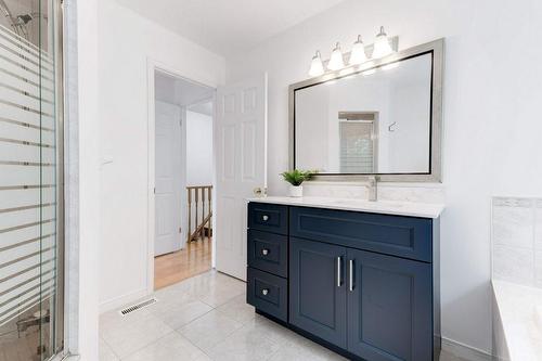 2025 Cleaver Avenue|Unit #25, Burlington, ON - Indoor Photo Showing Bathroom