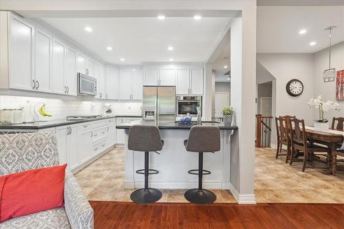 218 Plains Road E|Unit #16, Burlington, ON - Indoor Photo Showing Kitchen With Upgraded Kitchen