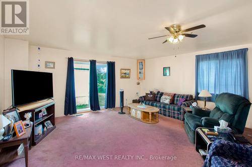 2075 Fish Lake Road, Prince Edward County, ON - Indoor Photo Showing Living Room