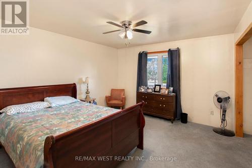 2075 Fish Lake Road, Prince Edward County (Sophiasburgh), ON - Indoor Photo Showing Bedroom