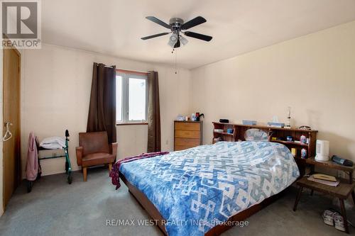 2075 Fish Lake Road, Prince Edward County (Sophiasburgh), ON - Indoor Photo Showing Bedroom