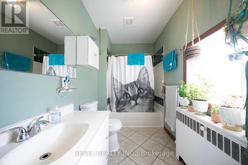 18 Hilda Street, Brantford, ON - Indoor Photo Showing Bathroom