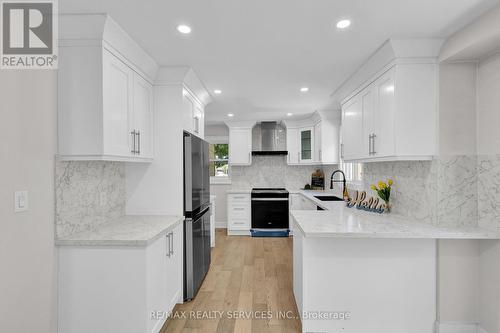 1 Athens Street, Hamilton, ON - Indoor Photo Showing Kitchen With Upgraded Kitchen