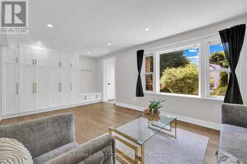 1 Athens Street, Hamilton, ON - Indoor Photo Showing Living Room