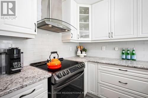 104 Stedford Crescent, Brampton, ON - Indoor Photo Showing Kitchen With Upgraded Kitchen