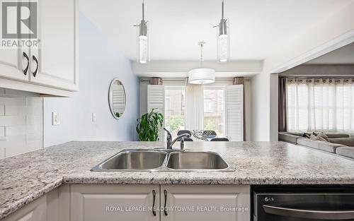 104 Stedford Crescent, Brampton, ON - Indoor Photo Showing Kitchen With Double Sink With Upgraded Kitchen