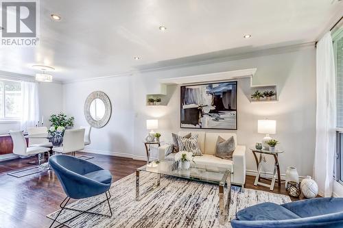 813 - 22 Tandridge Crescent, Toronto, ON - Indoor Photo Showing Living Room