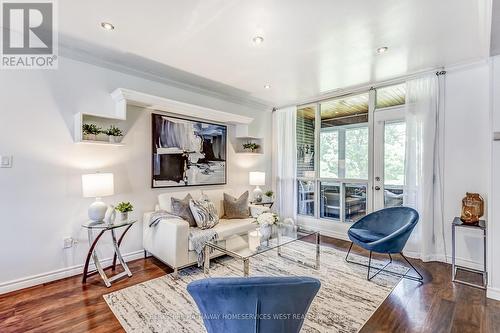 813 - 22 Tandridge Crescent, Toronto, ON - Indoor Photo Showing Living Room