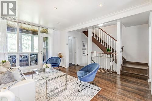 813 - 22 Tandridge Crescent, Toronto, ON - Indoor Photo Showing Living Room