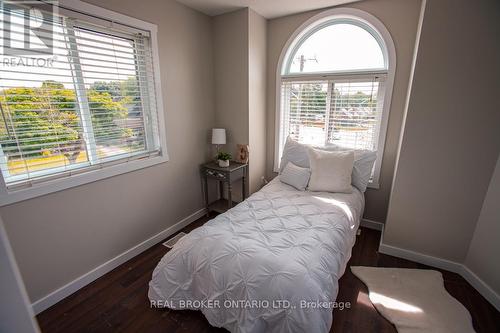 B - 489 East Avenue, Kitchener, ON - Indoor Photo Showing Bedroom