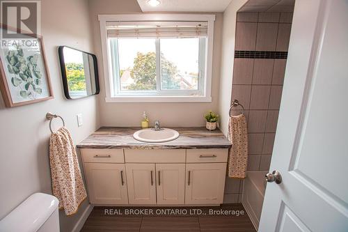 B - 489 East Avenue, Kitchener, ON - Indoor Photo Showing Bathroom