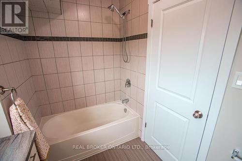 B - 489 East Avenue, Kitchener, ON - Indoor Photo Showing Bathroom