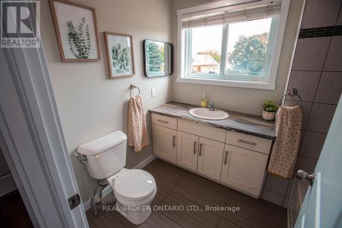 B - 489 East Avenue, Kitchener, ON - Indoor Photo Showing Bathroom