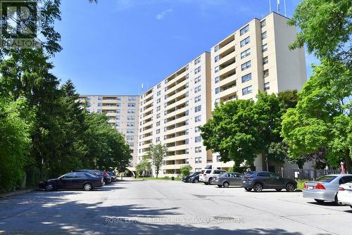 102 - 700 Dynes Road, Burlington, ON - Outdoor With Facade