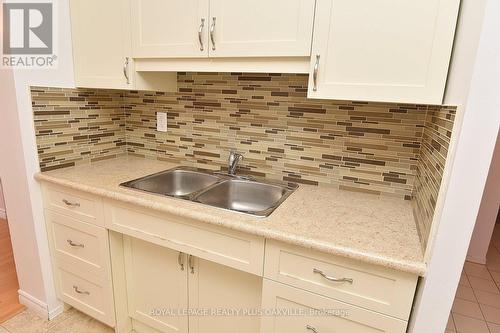 102 - 700 Dynes Road, Burlington, ON - Indoor Photo Showing Kitchen With Double Sink