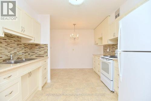 102 - 700 Dynes Road, Burlington, ON - Indoor Photo Showing Kitchen With Double Sink