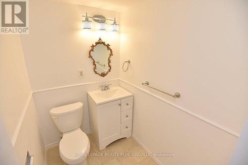 102 - 700 Dynes Road, Burlington, ON - Indoor Photo Showing Bathroom