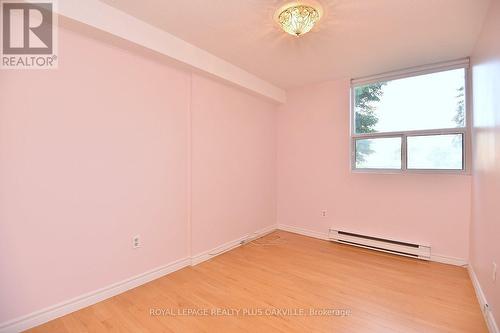 102 - 700 Dynes Road, Burlington, ON - Indoor Photo Showing Other Room