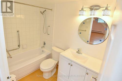 102 - 700 Dynes Road, Burlington, ON - Indoor Photo Showing Bathroom