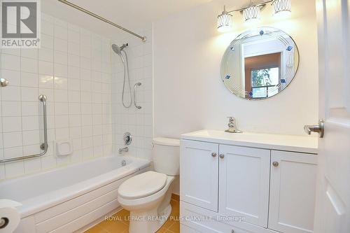 102 - 700 Dynes Road, Burlington, ON - Indoor Photo Showing Bathroom