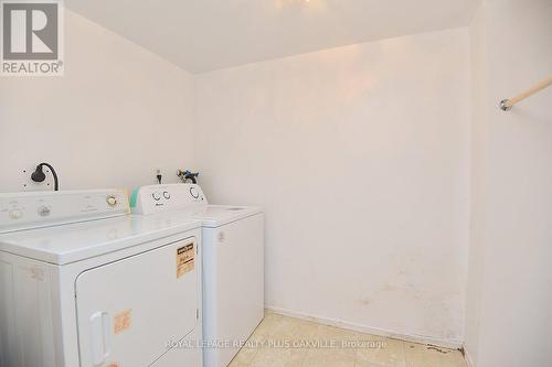 102 - 700 Dynes Road, Burlington, ON - Indoor Photo Showing Laundry Room