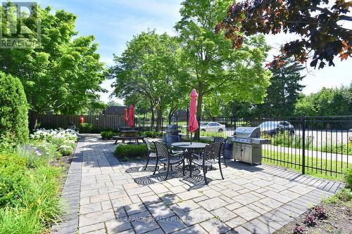 102 - 700 Dynes Road, Burlington, ON - Outdoor