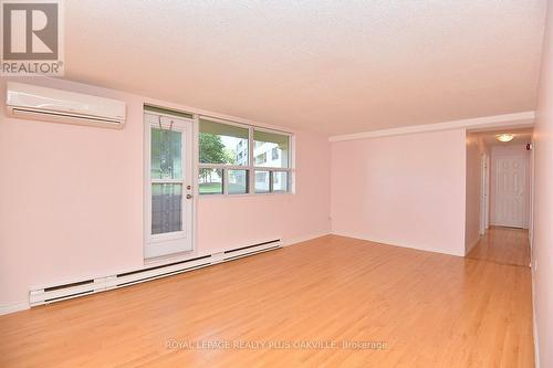 102 - 700 Dynes Road, Burlington, ON - Indoor Photo Showing Other Room