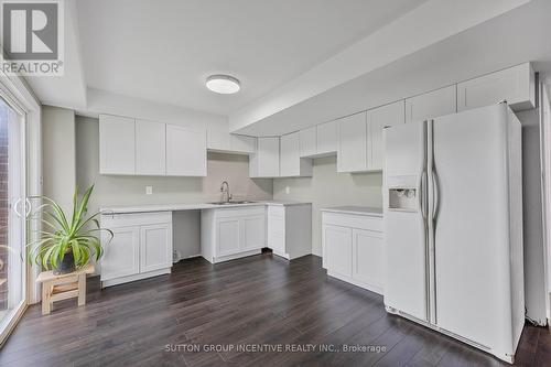 23 Shalom Way, Barrie, ON - Indoor Photo Showing Kitchen