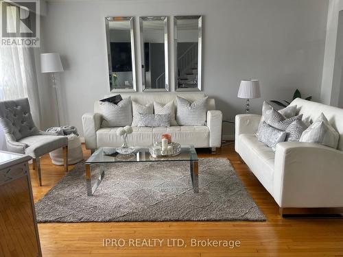 14 Brigham Court, Toronto, ON - Indoor Photo Showing Living Room