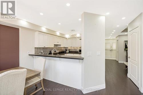 3965 Coachman Circle, Mississauga, ON - Indoor Photo Showing Kitchen