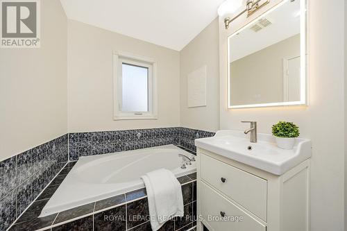 3965 Coachman Circle, Mississauga, ON - Indoor Photo Showing Bathroom