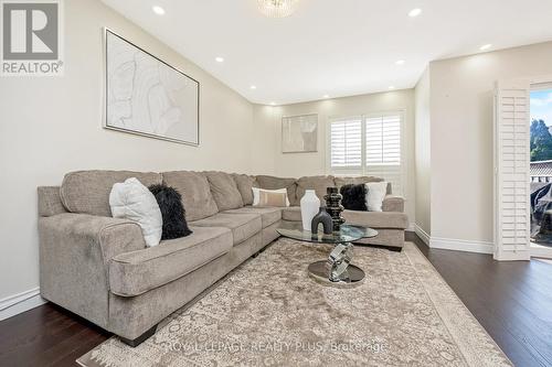 3965 Coachman Circle, Mississauga, ON - Indoor Photo Showing Living Room