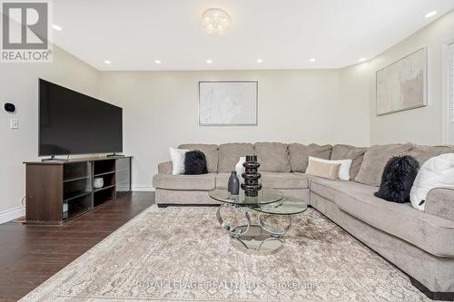 3965 Coachman Circle, Mississauga, ON - Indoor Photo Showing Living Room