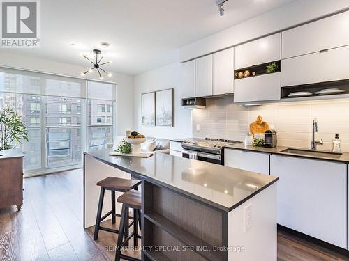 1205 - 4065 Confederation Parkway, Mississauga, ON - Indoor Photo Showing Kitchen With Upgraded Kitchen