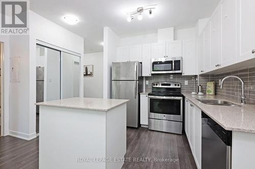 117 - 3560 St. Clair Avenue E, Toronto (Kennedy Park), ON - Indoor Photo Showing Kitchen With Upgraded Kitchen