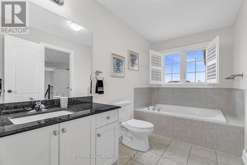 7 Stonesthrow Crescent, Uxbridge, ON - Indoor Photo Showing Bathroom