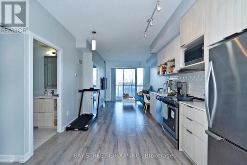 217 - 52 Forest Manor Road, Toronto, ON - Indoor Photo Showing Kitchen With Upgraded Kitchen