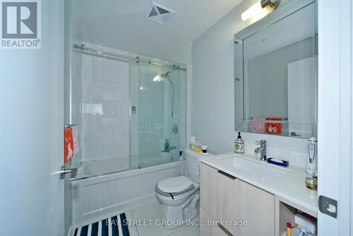 217 - 52 Forest Manor Road, Toronto, ON - Indoor Photo Showing Bathroom