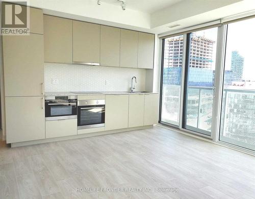 1302 - 15 Queens Quay E, Toronto, ON - Indoor Photo Showing Kitchen