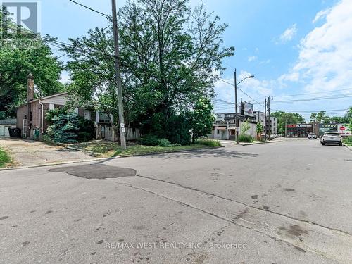 91 Marmion Avenue, Toronto C04, ON 