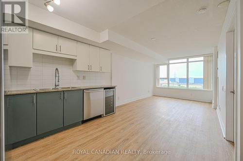 701 - 25 Town Centre Court, Toronto (Bendale), ON - Indoor Photo Showing Kitchen With Double Sink