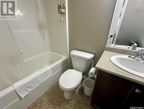 202E 1300 Stockton Street N, Regina, SK - Indoor Photo Showing Bathroom