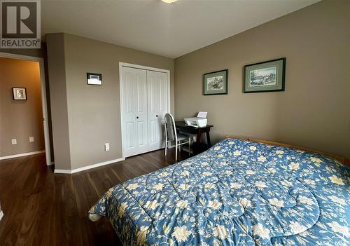 202E 1300 Stockton Street N, Regina, SK - Indoor Photo Showing Bedroom