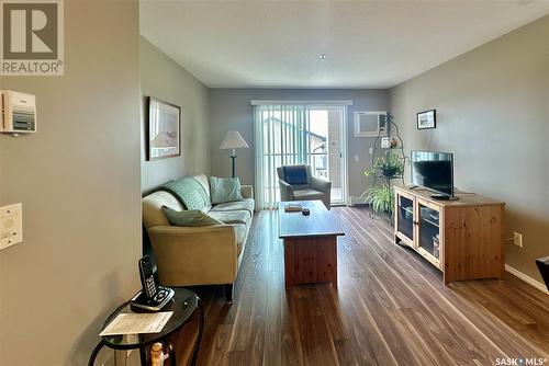 202E 1300 Stockton Street N, Regina, SK - Indoor Photo Showing Living Room