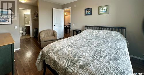 202E 1300 Stockton Street N, Regina, SK - Indoor Photo Showing Bedroom